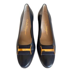 Salvatore Ferragamo Navy w Gold detail heels Sz 8.5 EUC